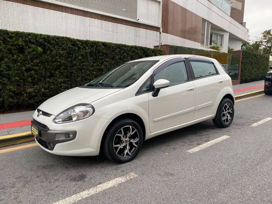 FIAT PUNTO 1.6 ESSENCE 16V FLEX 4P MANUAL FIAT PUNTO 1.6 ESSENCE 16V FLEX 4P MANUAL